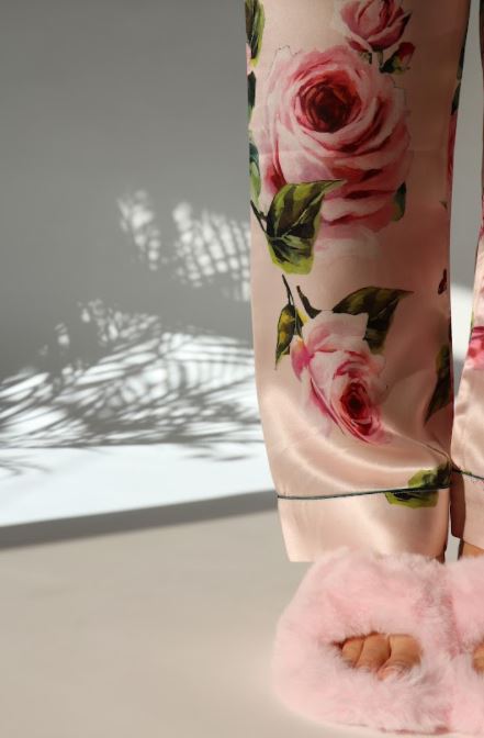 Pantaloni in 100% pura seta con motivo floreale in rosa